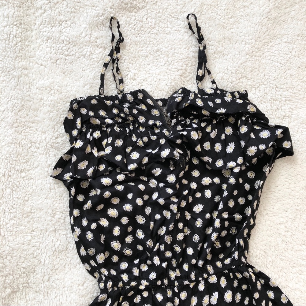 Daisy Ruffle Romper - Picture 2 of 4